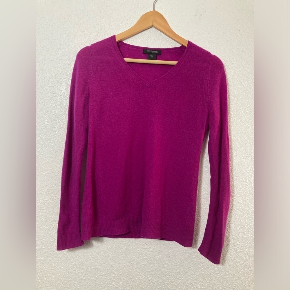 Ann Taylor petite 100% cashmere Vneck pullover sweater size SP mauve purple